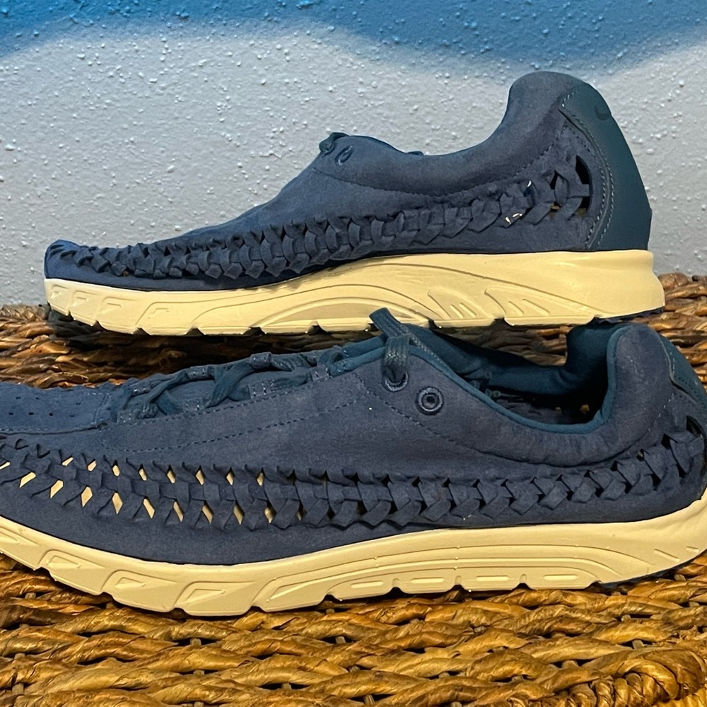 Shoes 👟 - Picture 2 of 5